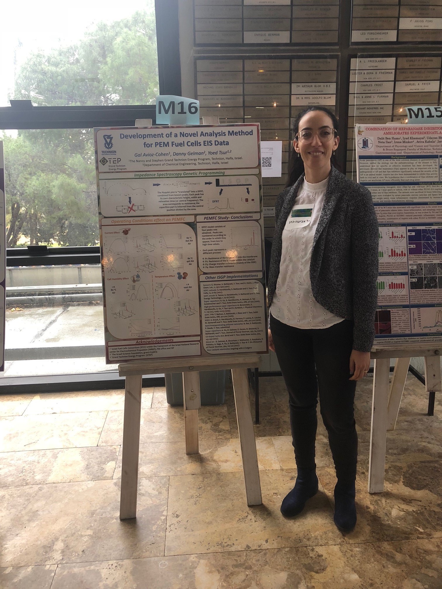 Gal presenting a poster at Graduate School Research Day 16.1.2019